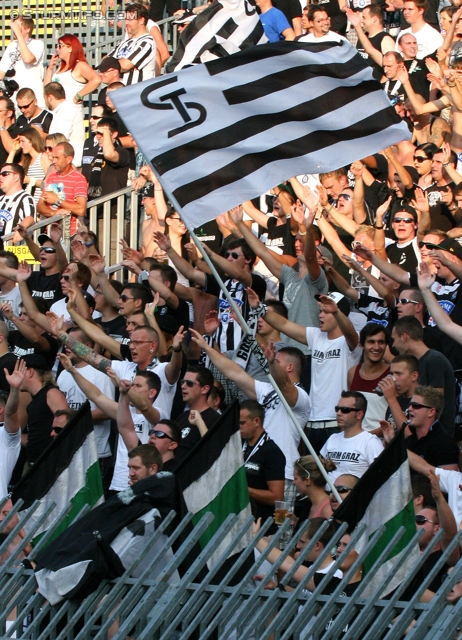 Mattersburg - Sturm Graz
Oesterreichische Fussball Bundesliga, 3. Runde,  SV Mattersburg - SK Sturm Graz, Pappelstadion Mattersburg, 04.08.2012. 

Foto zeigt Fans von Sturm
