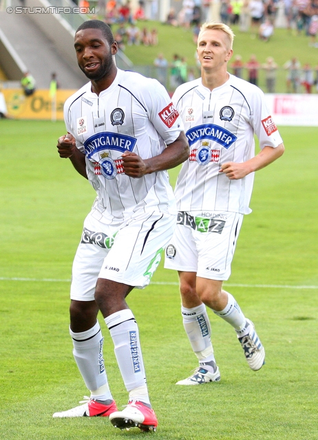 Mattersburg - Sturm Graz
Oesterreichische Fussball Bundesliga, 3. Runde,  SV Mattersburg - SK Sturm Graz, Pappelstadion Mattersburg, 04.08.2012. 

Foto zeigt Richard Sukuta-Pasu und Matthias Koch (beide Sturm)
