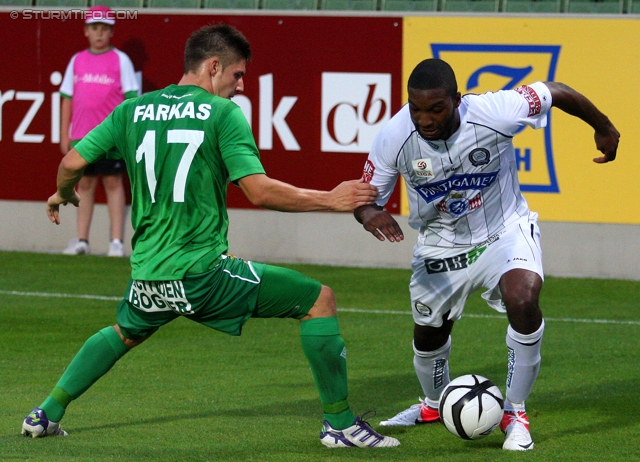 Mattersburg - Sturm Graz
Oesterreichische Fussball Bundesliga, 3. Runde,  SV Mattersburg - SK Sturm Graz, Pappelstadion Mattersburg, 04.08.2012. 

Foto zeigt Patrick Farkas (Mattersburg) und Richard Sukuta-Pasu (Sturm)
