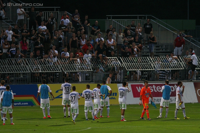 Mattersburg - Sturm Graz
Oesterreichische Fussball Bundesliga, 3. Runde,  SV Mattersburg - SK Sturm Graz, Pappelstadion Mattersburg, 04.08.2012. 

Foto zeigt die Mannschaft von Sturm und Fans von Sturm
