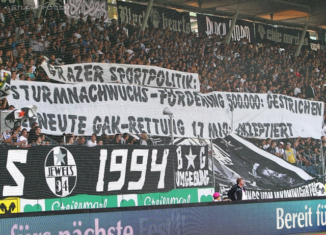 Sturm Graz - Wolfsberg
Oesterreichische Fussball Bundesliga, 4. Runde, SK Sturm Graz - Wolfsberger AC, Stadion Liebenau Graz, 11.08.2012. 

Foto zeigt Fans von Sturm mit einem Spruchband
