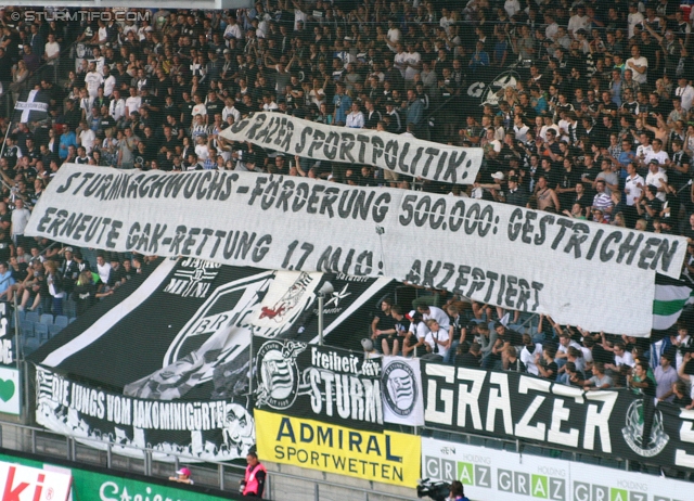 Sturm Graz - Wolfsberg
Oesterreichische Fussball Bundesliga, 4. Runde, SK Sturm Graz - Wolfsberger AC, Stadion Liebenau Graz, 11.08.2012. 

Foto zeigt  Fans von Sturm mit einem Spruchband
