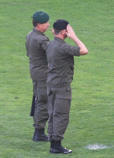 Sturm Graz - Wolfsberg
Oesterreichische Fussball Bundesliga, 4. Runde, SK Sturm Graz - Wolfsberger AC, Stadion Liebenau Graz, 11.08.2012. 

Foto zeigt  Bundesheer-Offiziere
