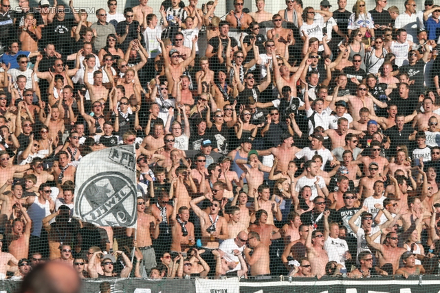 Rapid Wien - Sturm Graz
Oesterreichische Fussball Bundesliga, 5. Runde, SK Rapid Wien - SK Sturm Graz, Gerhard-Hanappi-Stadion Wien, 18.08.2012. 

Foto zeigt Fans von Sturm
