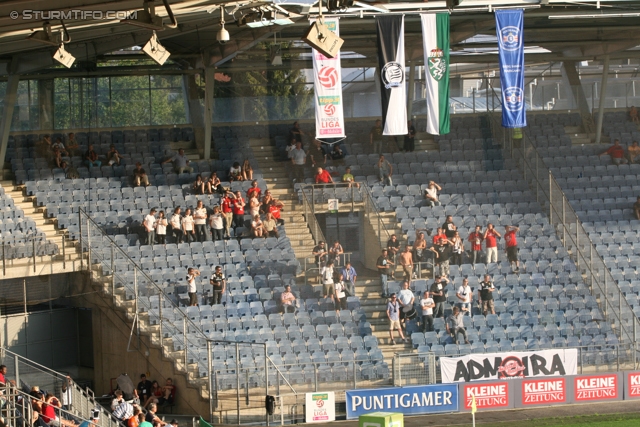 Sturm Graz - Admira Wacker
Oesterreichische Fussball Bundesliga, 6. Runde, SK Sturm Graz - FC Admira Wacker Moedling, Stadion Liebenau Graz, 25.08.2012. 

Foto zeigt Fans der Admira
