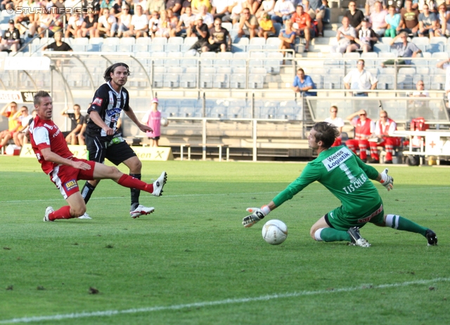 Sturm Graz - Admira Wacker
Oesterreichische Fussball Bundesliga, 6. Runde, SK Sturm Graz - FC Admira Wacker Moedling, Stadion Liebenau Graz, 25.08.2012. 

Foto zeigt Imre Szabics (Sturm), Gernot Plassnegger (Admira) und Patrick Tischler (Admira)
