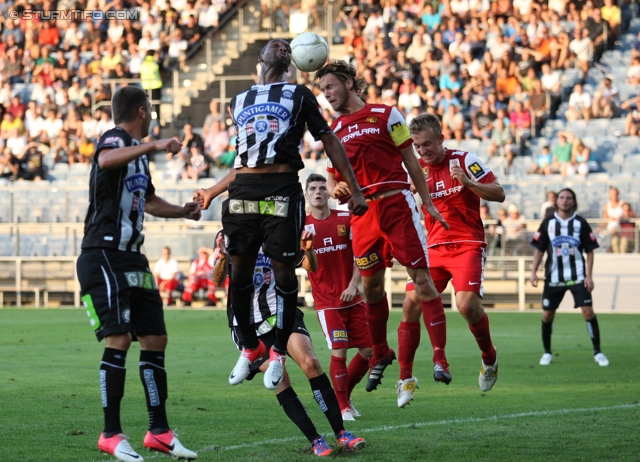 Sturm Graz - Admira Wacker
Oesterreichische Fussball Bundesliga, 6. Runde, SK Sturm Graz - FC Admira Wacker Moedling, Stadion Liebenau Graz, 25.08.2012. 

Foto zeigt Richard Sukuta-Pasu (Sturm) und Richard Windbichler (Admira)
