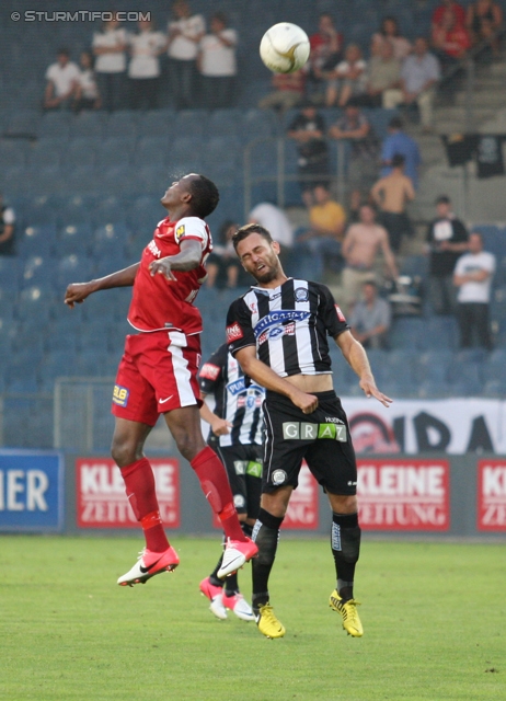 Sturm Graz - Admira Wacker
Oesterreichische Fussball Bundesliga, 6. Runde, SK Sturm Graz - FC Admira Wacker Moedling, Stadion Liebenau Graz, 25.08.2012. 

Foto zeigt Michael Madl (Sturm) und Patrick Mevoungou (Admira)
