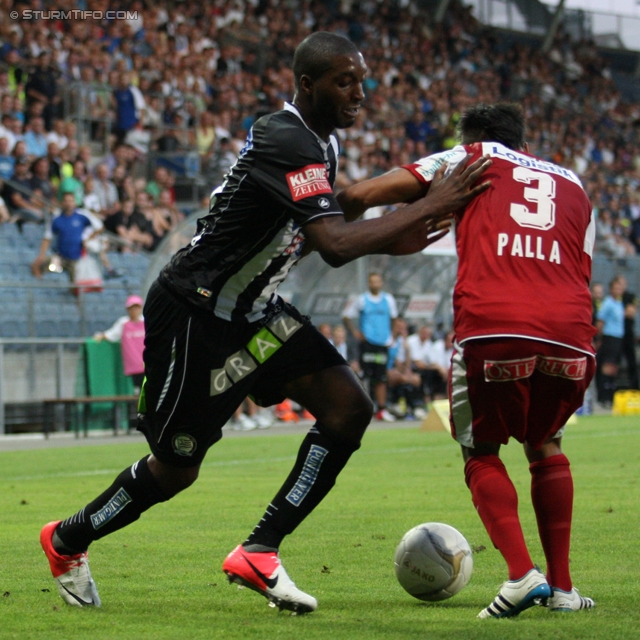 Sturm Graz - Admira Wacker
Oesterreichische Fussball Bundesliga, 6. Runde, SK Sturm Graz - FC Admira Wacker Moedling, Stadion Liebenau Graz, 25.08.2012. 

Foto zeigt Richard Sukuta-Pasu (Sturm) und Stephan Palla (Admira) 
