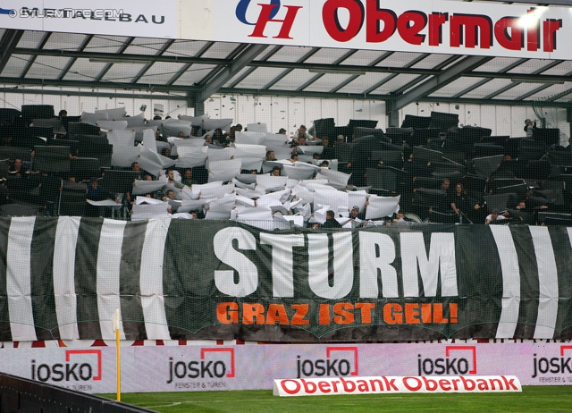 Ried - Sturm Graz
Oesterreichische Fussball Bundesliga, 7. Runde, SV Ried - SK Sturm Graz, Arena Ried, 01.09.2012. Foto zeigt Fans von Sturm

