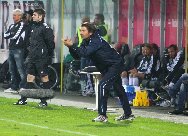 Ried - Sturm Graz
Oesterreichische Fussball Bundesliga, 7. Runde, SV Ried - SK Sturm Graz, Arena Ried, 01.09.2012. 

Foto zeigt Heinz Fuchsbichler (Cheftrainer Ried) und Peter Hyballa (Cheftrainer Sturm)
