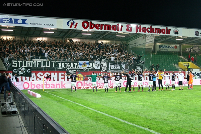 Ried - Sturm Graz
Oesterreichische Fussball Bundesliga, 7. Runde, SV Ried - SK Sturm Graz, Arena Ried, 01.09.2012. 

Foto zeigt Fans von Sturm und die Mannschaft von Sturm
