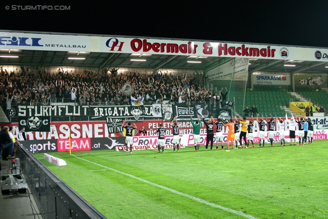 Ried - Sturm Graz
Oesterreichische Fussball Bundesliga, 7. Runde, SV Ried - SK Sturm Graz, Arena Ried, 01.09.2012. 

Foto zeigt Fans von Sturm und die Mannschaft von Sturm
