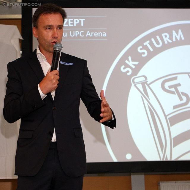 Zukunftsperspektiven UPC Arean
Oesterreichische Fussball Bundesliga, Praesentation Zukunftsperspektiven UPC Arena, VIP Club Stadion Liebenau Graz, 10.09.2012.

Foto zeigt Christian Jauk (Praesident Sturm)
