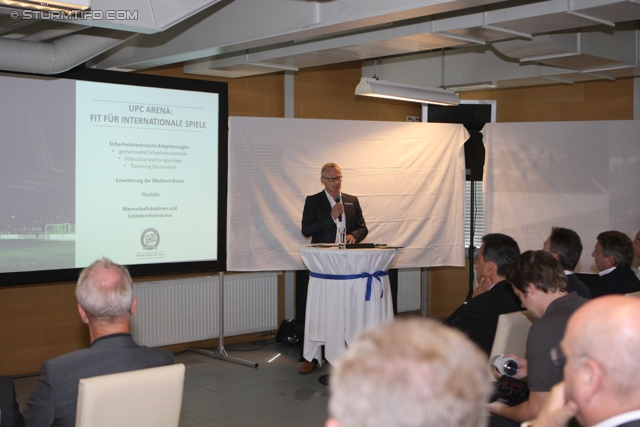 Zukunftsperspektiven UPC Arean
Oesterreichische Fussball Bundesliga, Praesentation Zukunftsperspektiven UPC Arena, VIP Club Stadion Liebenau Graz, 10.09.2012.

Foto zeigt Peter Schaller (Vorstand Sturm) und Gaeste
