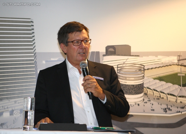 Zukunftsperspektiven UPC Arean
Oesterreichische Fussball Bundesliga, Praesentation Zukunftsperspektiven UPC Arena, VIP Club Stadion Liebenau Graz, 10.09.2012.

Foto zeigt Ernst Wustinger (Vorstand Sturm) 
