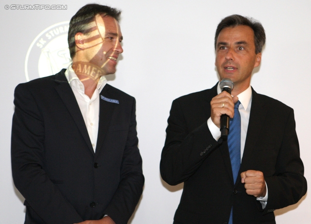 Zukunftsperspektiven UPC Arean
Oesterreichische Fussball Bundesliga, Praesentation Zukunftsperspektiven UPC Arena, VIP Club Stadion Liebenau Graz, 10.09.2012.

Foto zeigt Christian Jauk (Praesident Sturm) und Siegfried Nagl (Buergermeister)
