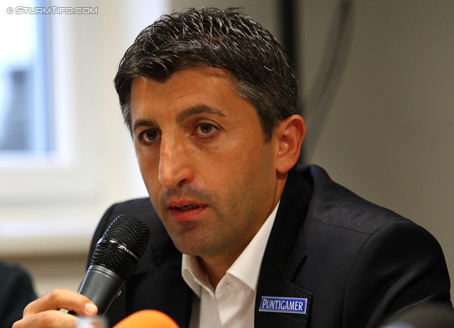 Pressekonferenz Sturm Graz
Oesterreichische Fussball Bundesliga, SK Sturm Graz Pressekonferenz, Trainingszentrum Messendorf, 19.09.2012.

Foto zeigt Ayhan Tumani (Geschaeftsfuehrung Sport)
