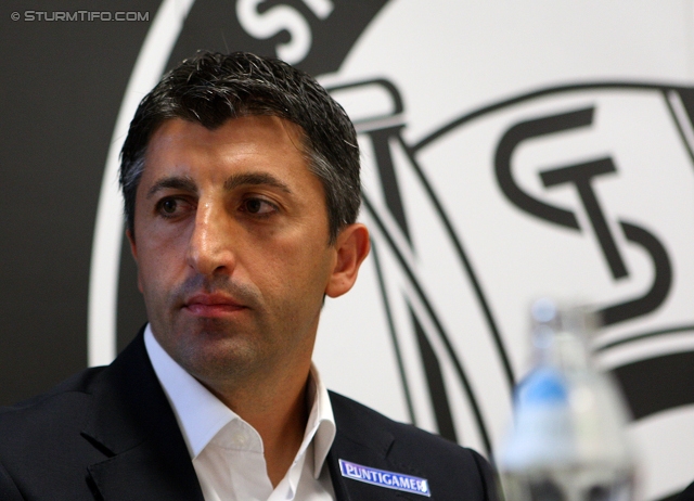 Pressekonferenz Sturm Graz
Oesterreichische Fussball Bundesliga, SK Sturm Graz Pressekonferenz, Trainingszentrum Messendorf, 19.09.2012.

Foto zeigt Ayhan Tumani (Geschaeftsfuehrung Sport)
