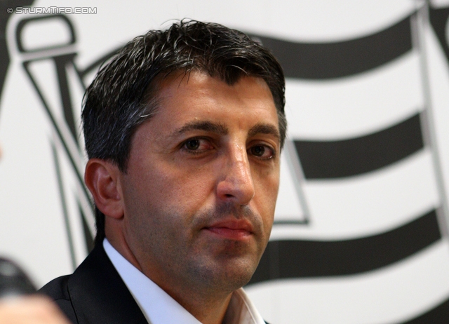 Pressekonferenz Sturm Graz
Oesterreichische Fussball Bundesliga, SK Sturm Graz Pressekonferenz, Trainingszentrum Messendorf, 19.09.2012.

Foto zeigt Ayhan Tumani (Geschaeftsfuehrung Sport)
