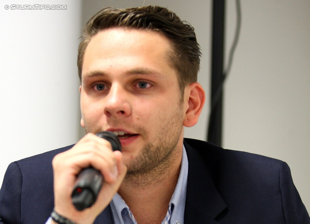 Pressekonferenz Sturm Graz
Oesterreichische Fussball Bundesliga, SK Sturm Graz Pressekonferenz, Trainingszentrum Messendorf, 19.09.2012.

Foto zeigt Alexander Fasching (Pressesprecher)
