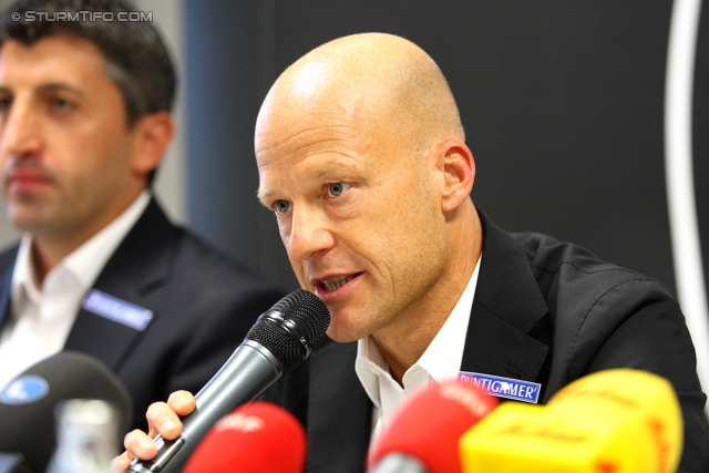 Pressekonferenz Sturm Graz
Oesterreichische Fussball Bundesliga, SK Sturm Graz Pressekonferenz, Trainingszentrum Messendorf, 19.09.2012.

Foto zeigt Gerhard Goldbrich (General Manager)
