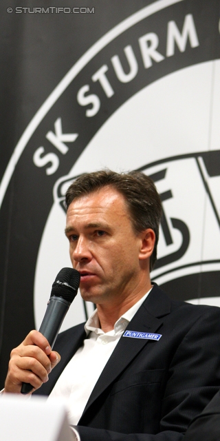 Pressekonferenz Sturm Graz
Oesterreichische Fussball Bundesliga, SK Sturm Graz Pressekonferenz, Trainingszentrum Messendorf, 19.09.2012.

Foto zeigt Christian Jauk (Praesident)
