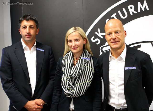 Pressekonferenz Sturm Graz
Oesterreichische Fussball Bundesliga, SK Sturm Graz Pressekonferenz, Trainingszentrum Messendorf, 19.09.2012.

Foto zeigt Ayhan Tumani (Geschaeftsfuehrung Sport), Daniela Tscherk (Geschaeftsfuehrung Wirtschaft), Gerhard Goldbrich (General Manager)
