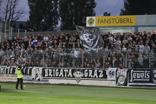 Wr. Neustadt - Sturm Graz
Oesterreichische Fussball Bundesliga, 9. Runde,  SC Wiener Neustadt - SK Sturm Graz,Stadion Wiener Neustadt, 22.05.2012. 

Foto zeigt Fans von Sturm
