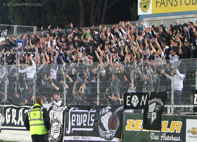 Wr. Neustadt - Sturm Graz
Oesterreichische Fussball Bundesliga, 9. Runde,  SC Wiener Neustadt - SK Sturm Graz,Stadion Wiener Neustadt, 22.05.2012. 

Foto zeigt Fans von Sturm
