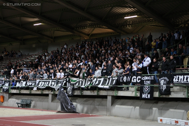 Schwechat - Sturm Graz
OEFB Cup, 2. Runde, SV Schwechat -  SK Sturm Graz, Rudolf Tonn Stadion Schwechat, 25.09.2012. 

Foto zeigt Fans von Sturm
