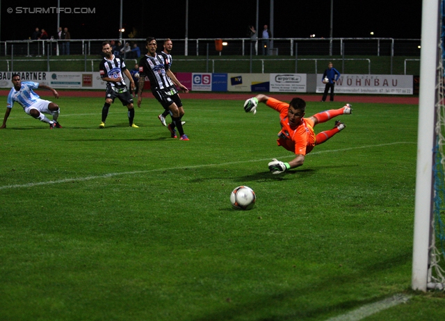 Schwechat - Sturm Graz
OEFB Cup, 2. Runde, SV Schwechat -  SK Sturm Graz, Rudolf Tonn Stadion Schwechat, 25.09.2012. 

Foto zeigt Johannes Focher (Sturm)
