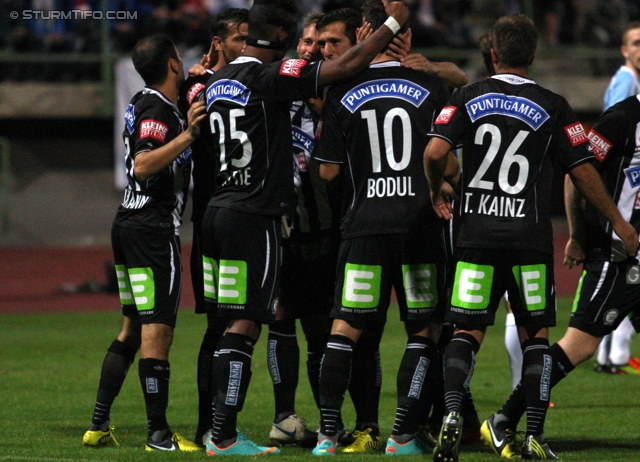 Schwechat - Sturm Graz
OEFB Cup, 2. Runde, SV Schwechat -  SK Sturm Graz, Rudolf Tonn Stadion Schwechat, 25.09.2012. 

Foto zeigt Leonhard Kaufmann (Sturm), Rubin Rafael Okotie (Sturm), Darko Bodul (Sturm) und Tobias Kainz (Sturm)
Schlüsselwörter: torjubel