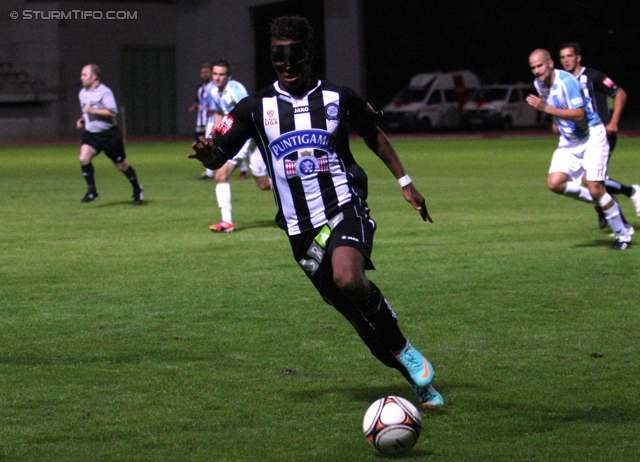 Schwechat - Sturm Graz
OEFB Cup, 2. Runde, SV Schwechat -  SK Sturm Graz, Rudolf Tonn Stadion Schwechat, 25.09.2012. 

Foto zeigt Rubin Rafael Okotie (Sturm)
