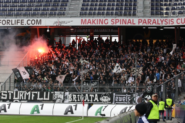 Salzburg - Sturm Graz
Oesterreichische Fussball Bundesliga, 10. Runde,  RB Salzburg - SK Sturm Graz, Stadion Wals-Siezenheim, 30.09.2012. 

Foto zeigt Fans von Sturm
Schlüsselwörter: pyrotechnik