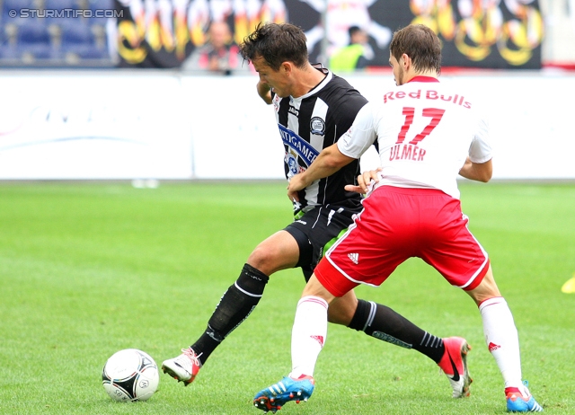 Salzburg - Sturm Graz
Oesterreichische Fussball Bundesliga, 10. Runde,  RB Salzburg - SK Sturm Graz, Stadion Wals-Siezenheim, 30.09.2012. 

Foto zeigt Haris Bukva (Sturm) und Andreas Ulmer (Salzburg)
