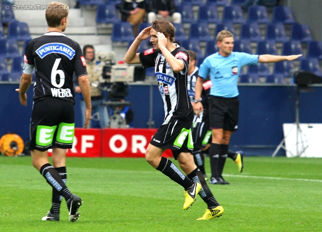 Salzburg - Sturm Graz
Oesterreichische Fussball Bundesliga, 10. Runde,  RB Salzburg - SK Sturm Graz, Stadion Wals-Siezenheim, 30.09.2012. 

Foto Manuel Weber (Sturm), Andreas Hoelzl (Sturm) und Schiedsrichter Manuel Schuettengruber 
Schlüsselwörter: enttaeuschung