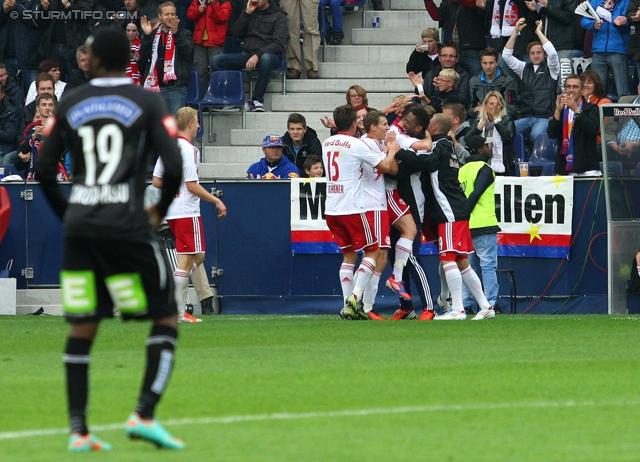 Salzburg - Sturm Graz
Oesterreichische Fussball Bundesliga, 10. Runde,  RB Salzburg - SK Sturm Graz, Stadion Wals-Siezenheim, 30.09.2012. 

Foto zeigt Richard Sukuta-Pasu (Sturm) und Franz Schiemer (Salzburg)
Schlüsselwörter: torjubel