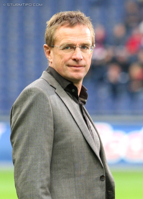 Salzburg - Sturm Graz
Oesterreichische Fussball Bundesliga, 10. Runde,  RB Salzburg - SK Sturm Graz, Stadion Wals-Siezenheim, 30.09.2012. 

Foto zeigt Ralf Rangnick (Sportdirektor Salzburg)
