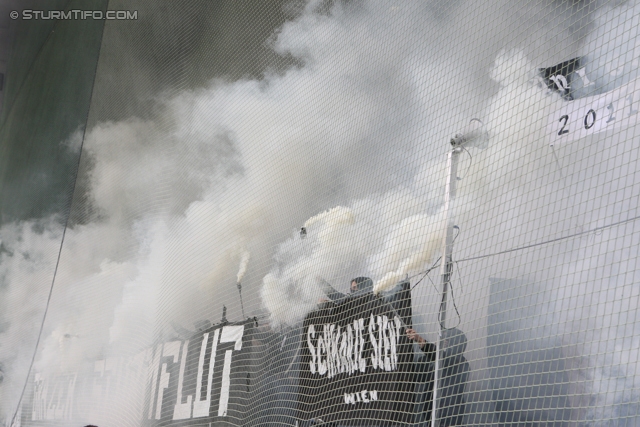 Sturm Graz - Austria Wien
Oesterreichische Fussball Bundesliga, 11. Runde, SK Sturm Graz - FK Austria Wien, Stadion Liebenau Graz, 07.10.2012. 

Foto zeigt Fans von Sturm
