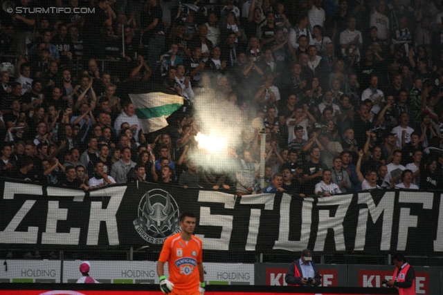 Sturm Graz - Austria Wien
Oesterreichische Fussball Bundesliga, 11. Runde, SK Sturm Graz - FK Austria Wien, Stadion Liebenau Graz, 07.10.2012. 

Foto zeigt Fans von Sturm
Schlüsselwörter: pyrotechnik