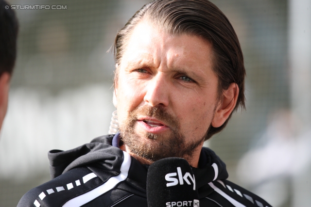 Sturm Graz - Austria Wien
Oesterreichische Fussball Bundesliga, 11. Runde, SK Sturm Graz - FK Austria Wien, Stadion Liebenau Graz, 07.10.2012. 

Foto zeigt Peter Hyballa (Cheftrainer Sturm) beim Interview
