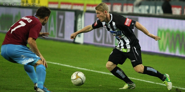 Sturm Graz - Mattersburg
Oesterreichische Fussball Bundesliga, 12. Runde, SK Sturm Graz - SV Mattersburg, Stadion Liebenau Graz, 20.10.2012. 

Foto zeigt Patrick Farkas (Mattersburg) und Florian Kainz (Sturm)
