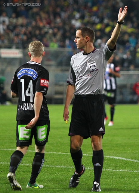 Sturm Graz - Mattersburg
Oesterreichische Fussball Bundesliga, 12. Runde, SK Sturm Graz - SV Mattersburg, Stadion Liebenau Graz, 20.10.2012. 

Foto zeigt Florian Kainz (Sturm) und Schiedsrichter Robert Schoergenhofer
