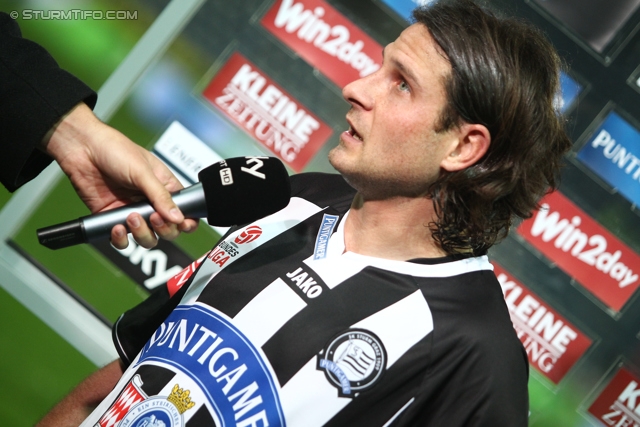 Sturm Graz - Mattersburg
Oesterreichische Fussball Bundesliga, 12. Runde, SK Sturm Graz - SV Mattersburg, Stadion Liebenau Graz, 20.10.2012. 

Foto zeigt Imre Szabics (Sturm) beim Interview
