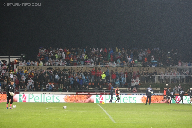 Wolfsberg - Sturm Graz
Oesterreichische Fussball Bundesliga, 13. Runde,  Wolfsberger AC - SK Sturm Graz, Lavanttal-Arena Wolfsberg, 27.10.2012. 

Foto zeigt Fans von Wolfsberg mit einem Spruchband
