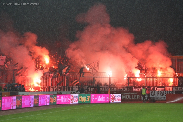 Wolfsberg - Sturm Graz
Oesterreichische Fussball Bundesliga, 13. Runde,  Wolfsberger AC - SK Sturm Graz, Lavanttal-Arena Wolfsberg, 27.10.2012. 

Foto zeigt Fans von Sturm mit einer Choreografie
Schlüsselwörter: pyrotechnik