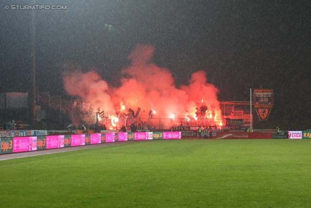 Wolfsberg - Sturm Graz
Oesterreichische Fussball Bundesliga, 13. Runde,  Wolfsberger AC - SK Sturm Graz, Lavanttal-Arena Wolfsberg, 27.10.2012. 

Foto zeigt Fans von Sturm mit einer Choreografie
Schlüsselwörter: pyrotechnik