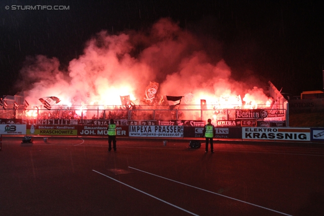 Wolfsberg - Sturm Graz
Oesterreichische Fussball Bundesliga, 13. Runde,  Wolfsberger AC - SK Sturm Graz, Lavanttal-Arena Wolfsberg, 27.10.2012. 

Foto zeigt Fans von Sturm mit einer Choreografie
