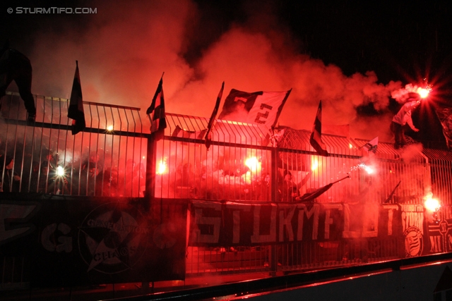 Wolfsberg - Sturm Graz
Oesterreichische Fussball Bundesliga, 13. Runde,  Wolfsberger AC - SK Sturm Graz, Lavanttal-Arena Wolfsberg, 27.10.2012. 

Foto zeigt Fans von Sturm mit einer Choreografie
